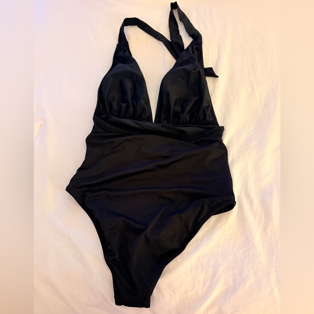 CUPSHE Women V Neck Swimsuit Halter Backless Ruched Tummy Control Bathing suit